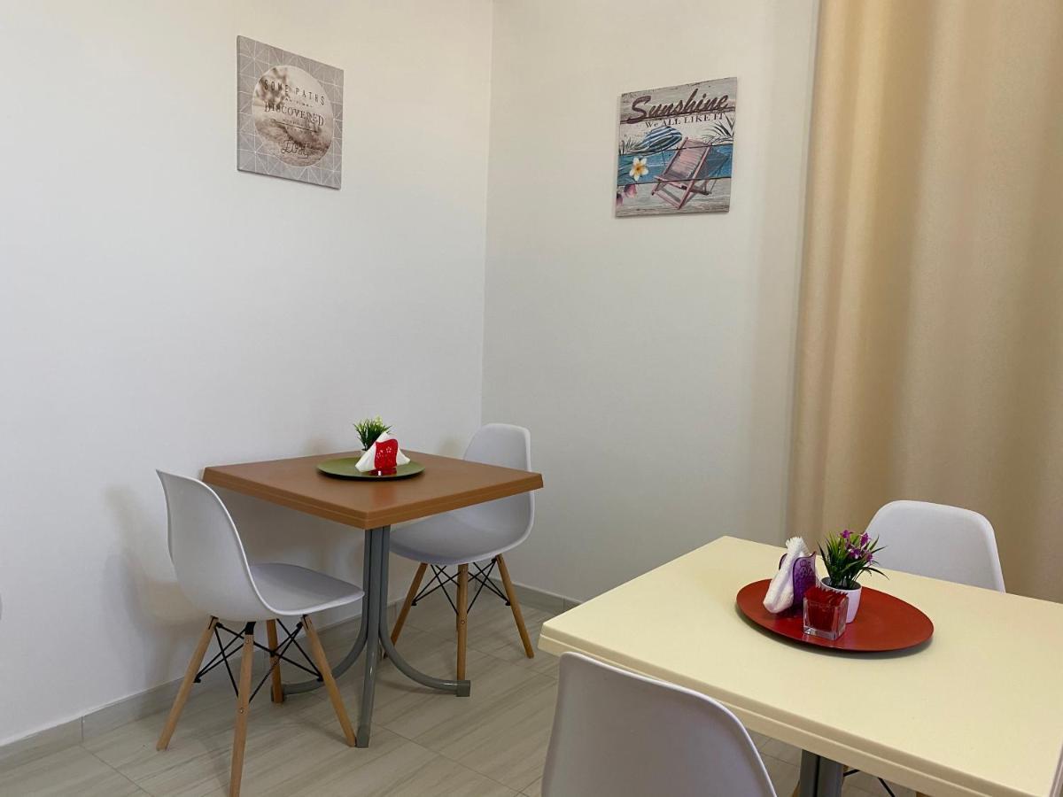 بومبيي B&B Enjoy Happyness المظهر الخارجي الصورة