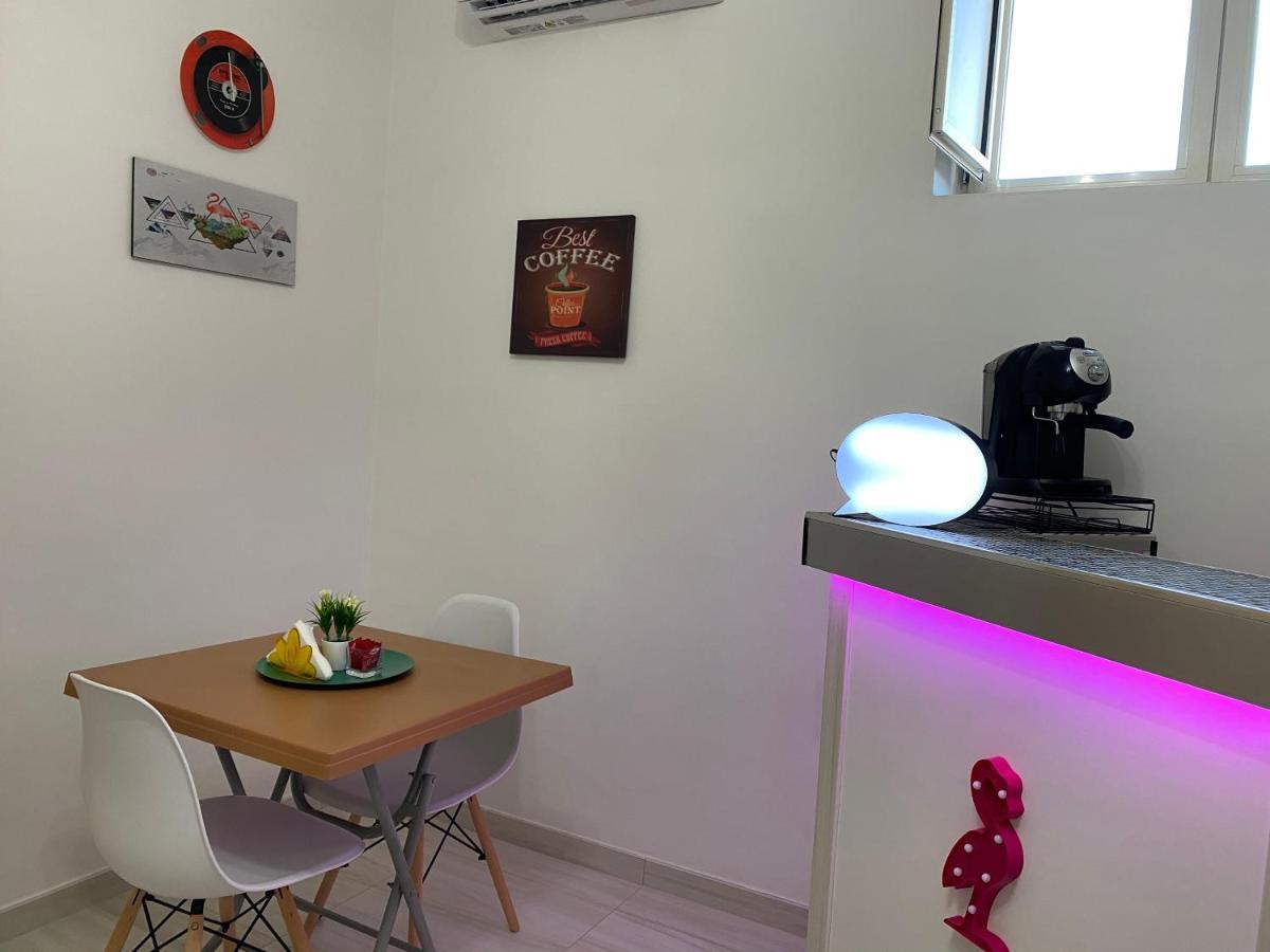 بومبيي B&B Enjoy Happyness المظهر الخارجي الصورة